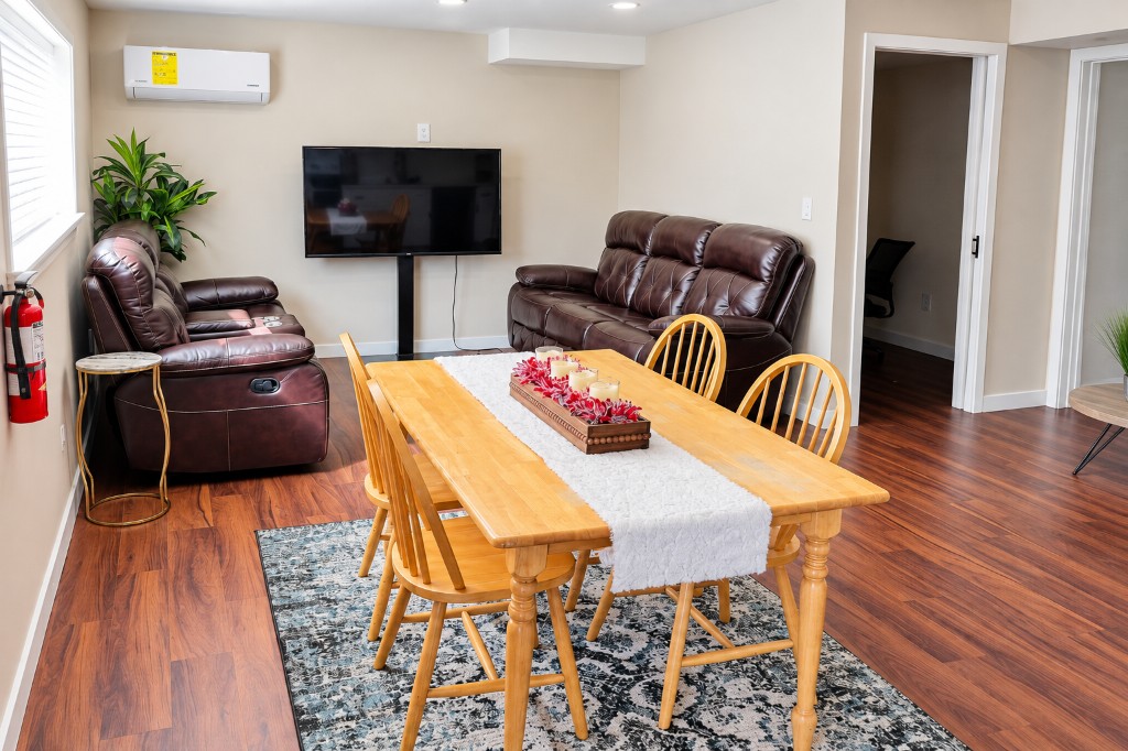 Dining at Ridgecrest Adult Family Home